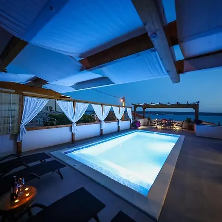 Ivona Hotel *
